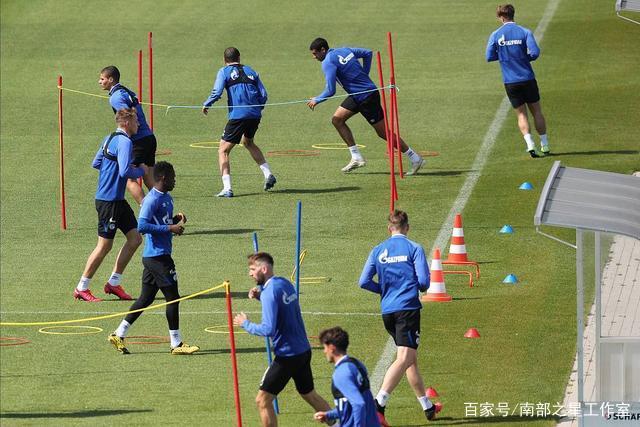 库里23分詹姆斯33+7+11浓眉缺阵 勇士大胜湖人